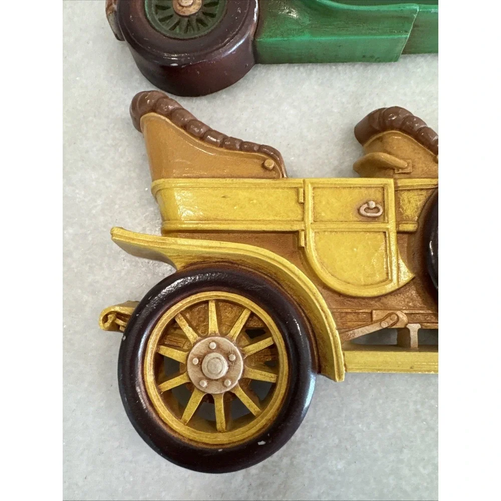 Vintage 1977 Dart Industries Car Wall Hangings 7387‎ & 7388